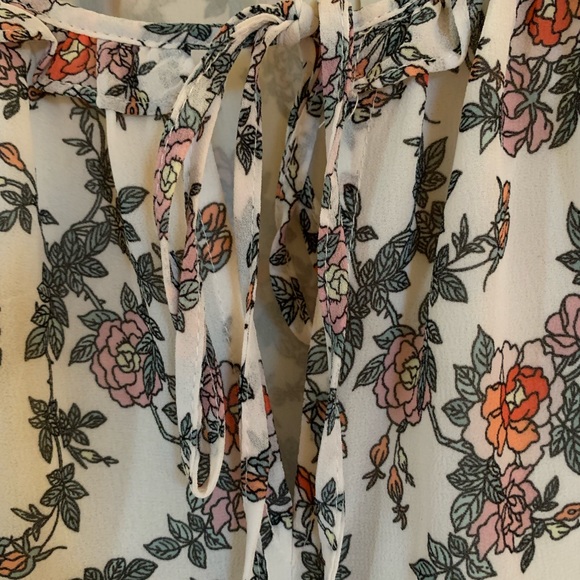 Max studios thin blouse - Picture 2 of 8